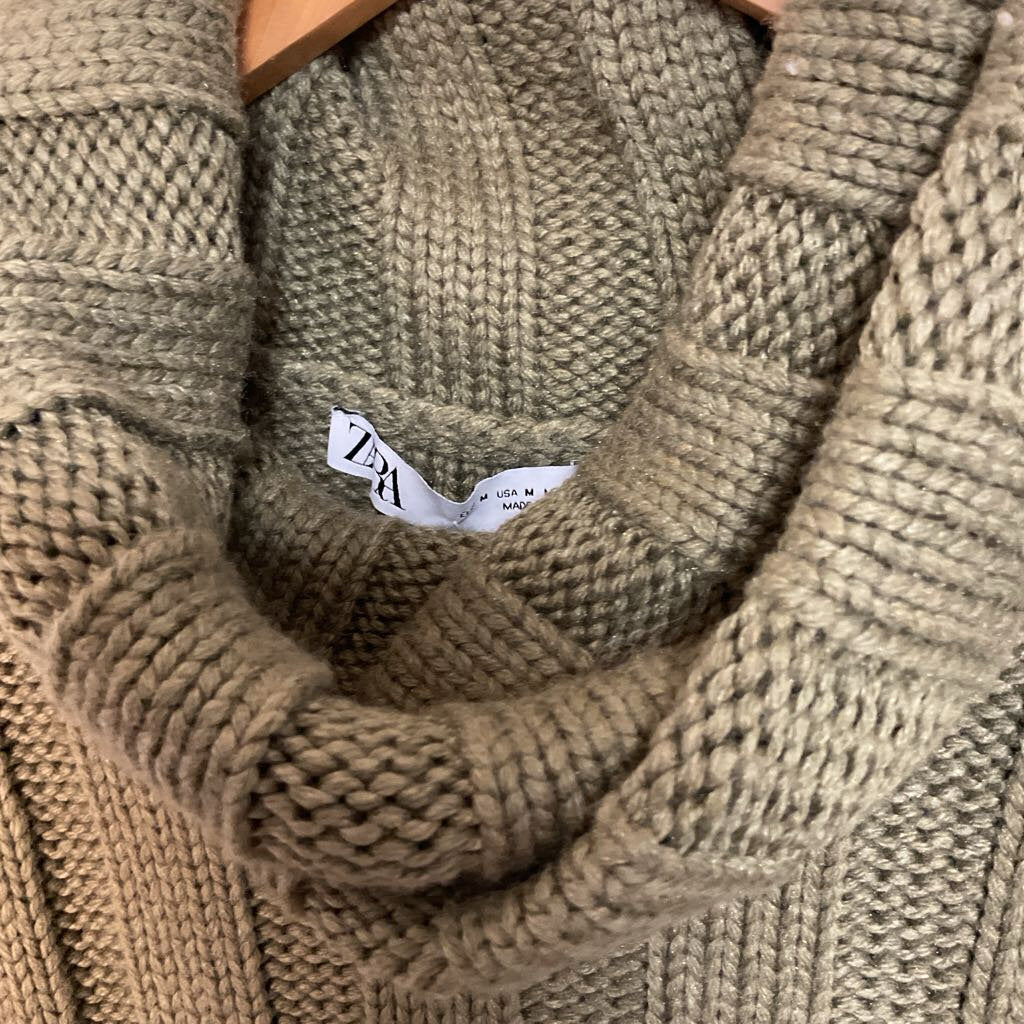 ZARA - M green knit turtleneck