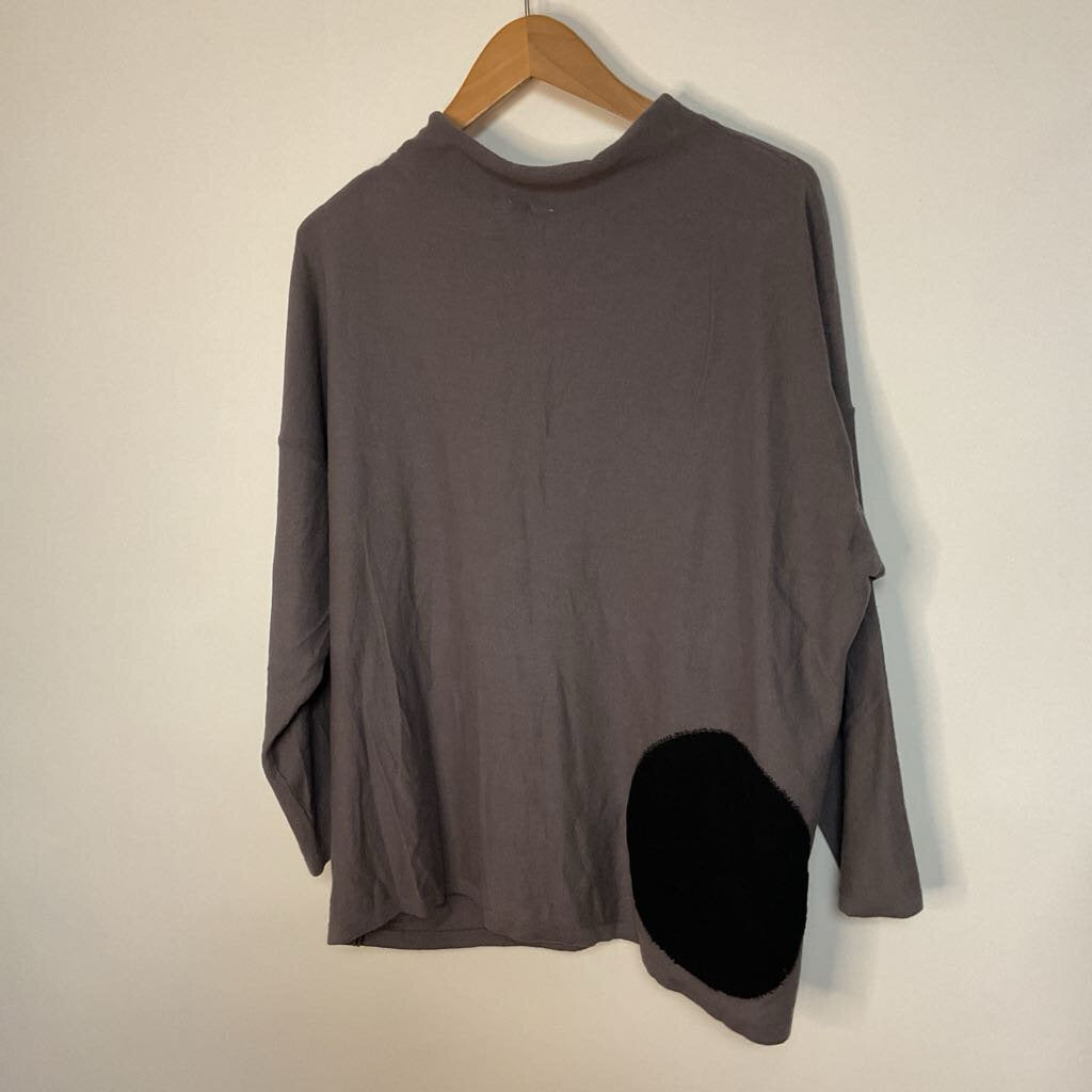 Shannon Passero - OS - grey long sleeve knit with heart patchwork circles