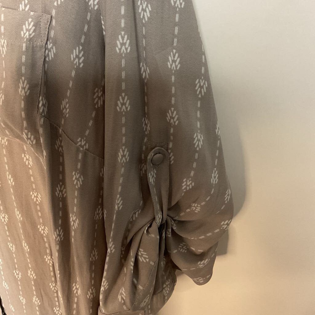 Torrid -3X - beige button front long sleeve