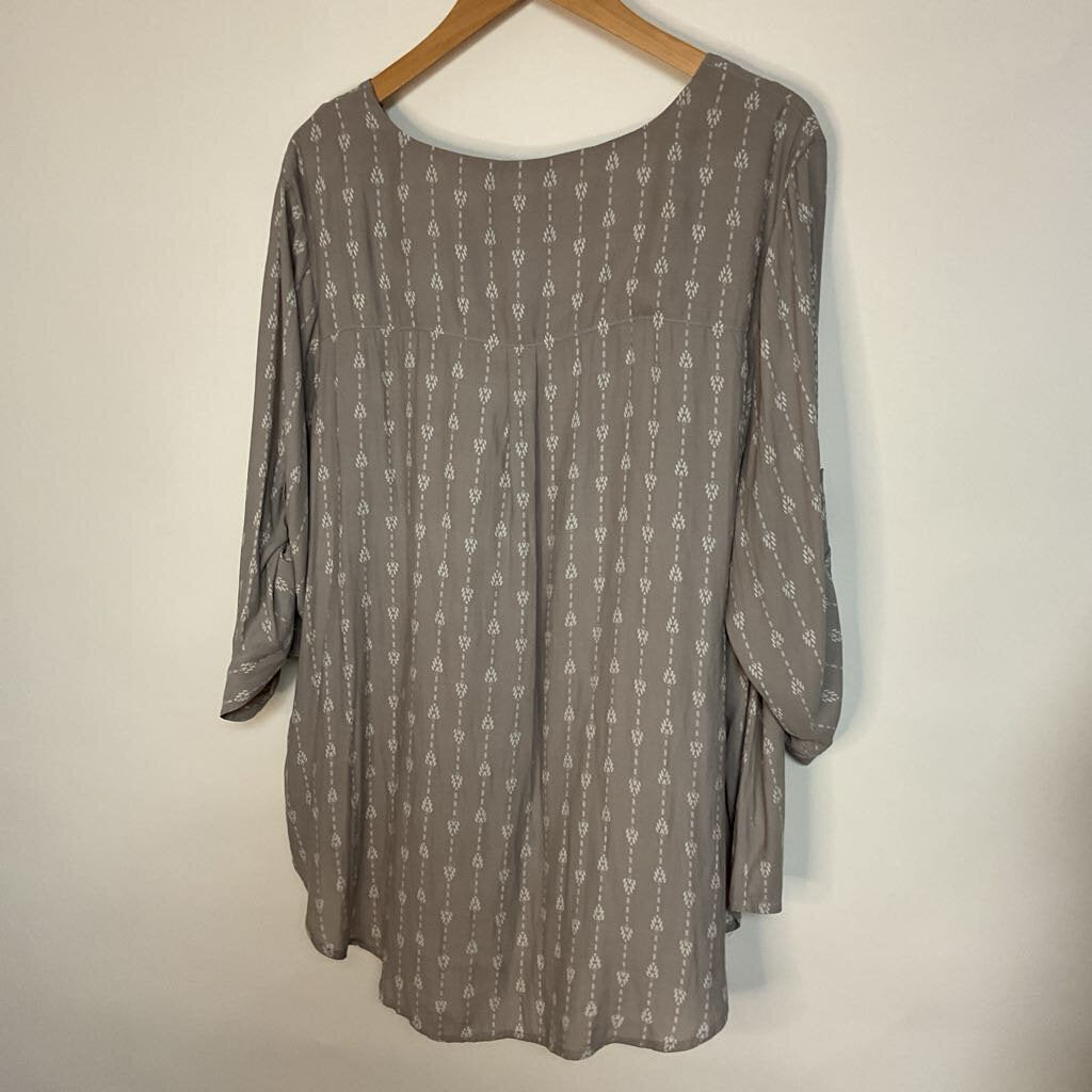 Torrid - Size 3 (3X) - Grey button front long sleeve