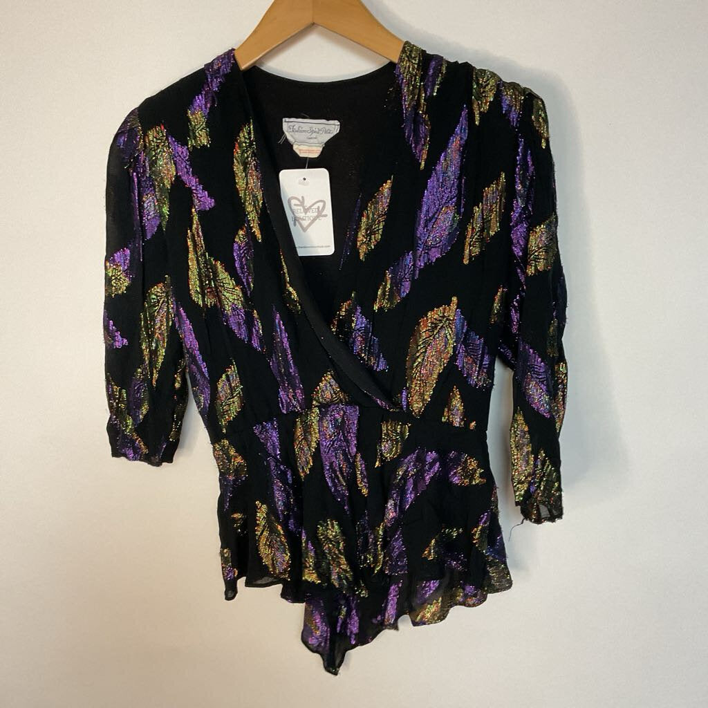 Fashion Spirit Petites - Size 9/10 - black short sleeve top with iridescent purple/green leafs