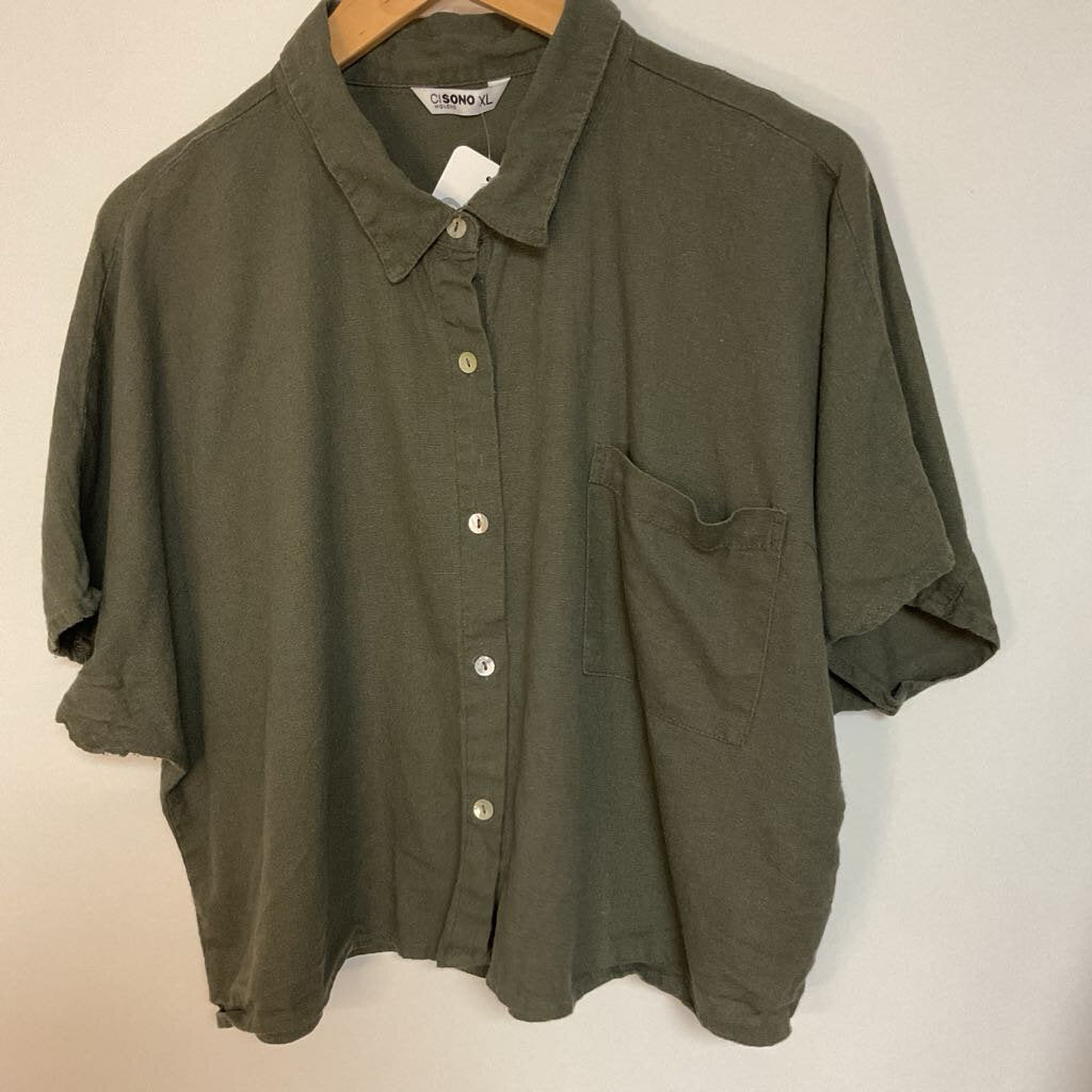 CI SONO-XL 52% linen green short sleeve button front crop