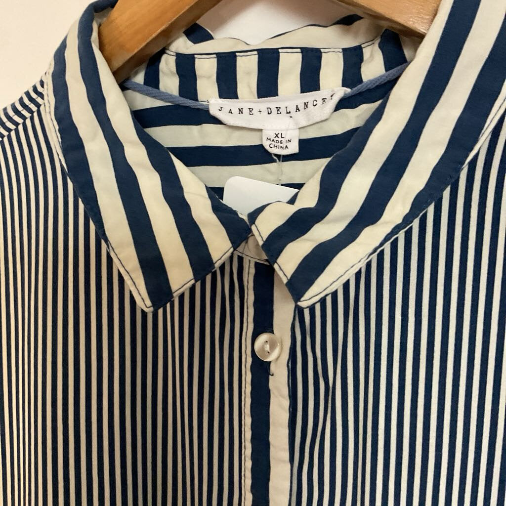 Jane + Delancey - XL navy white striped short sleeve button front