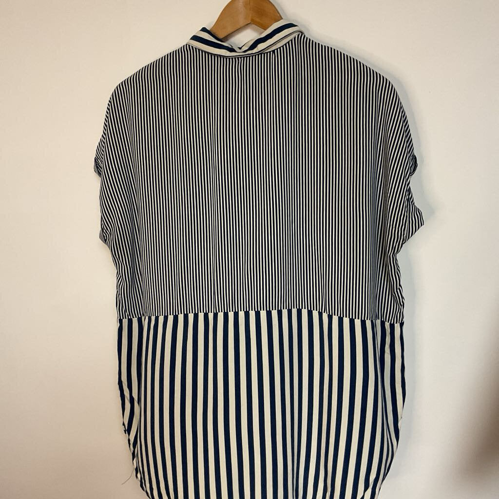 Jane + Delancey - XL navy white striped short sleeve button front