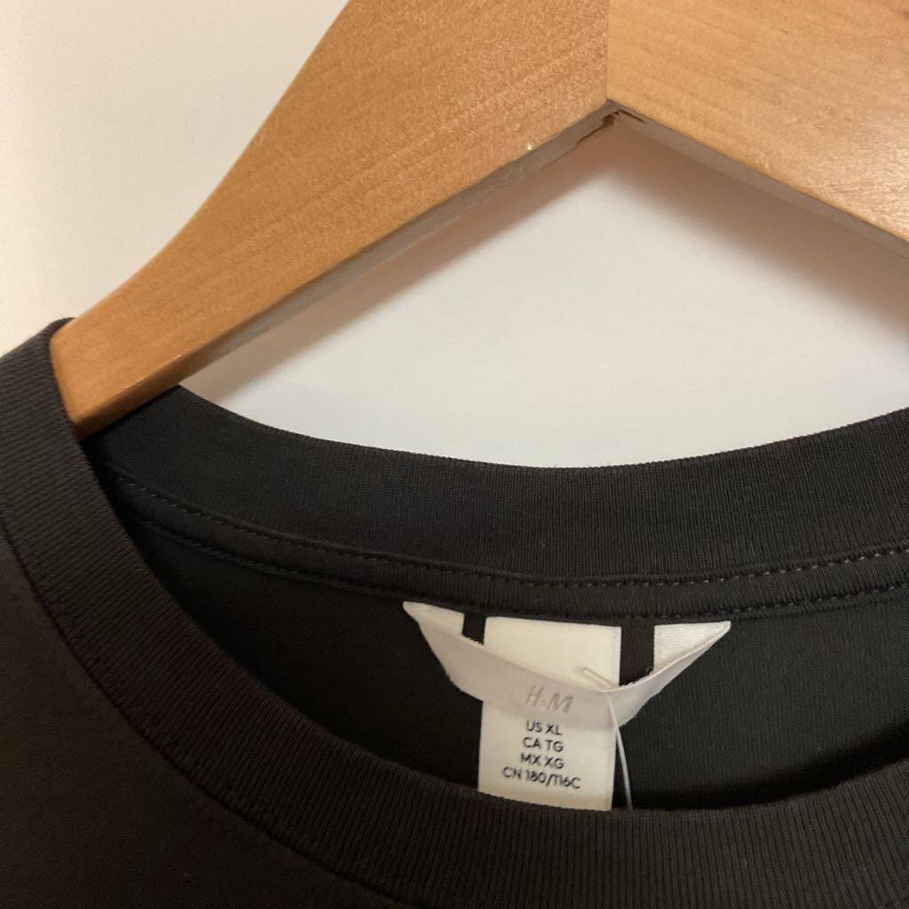 H & M - XL black leopard t shirt