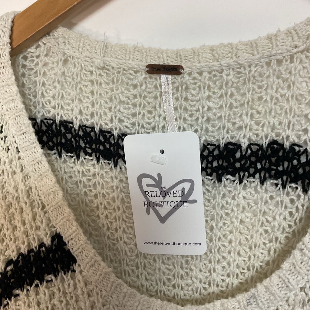 Free People - M - Black & White loose knit sweater with pocket