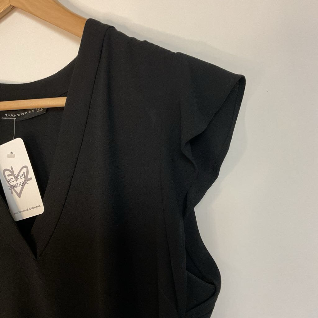 L - Black V neckt short sleeve top