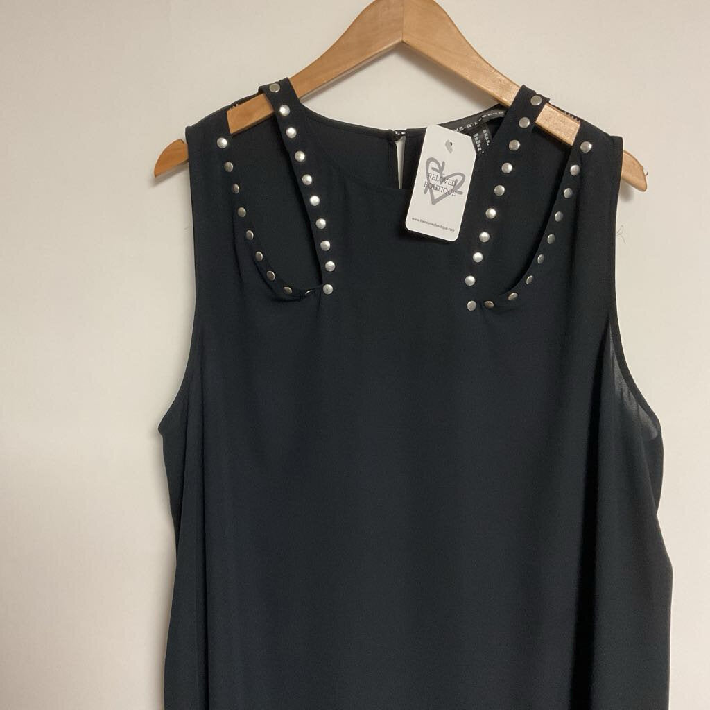 Sz -20 black sleeveless studded