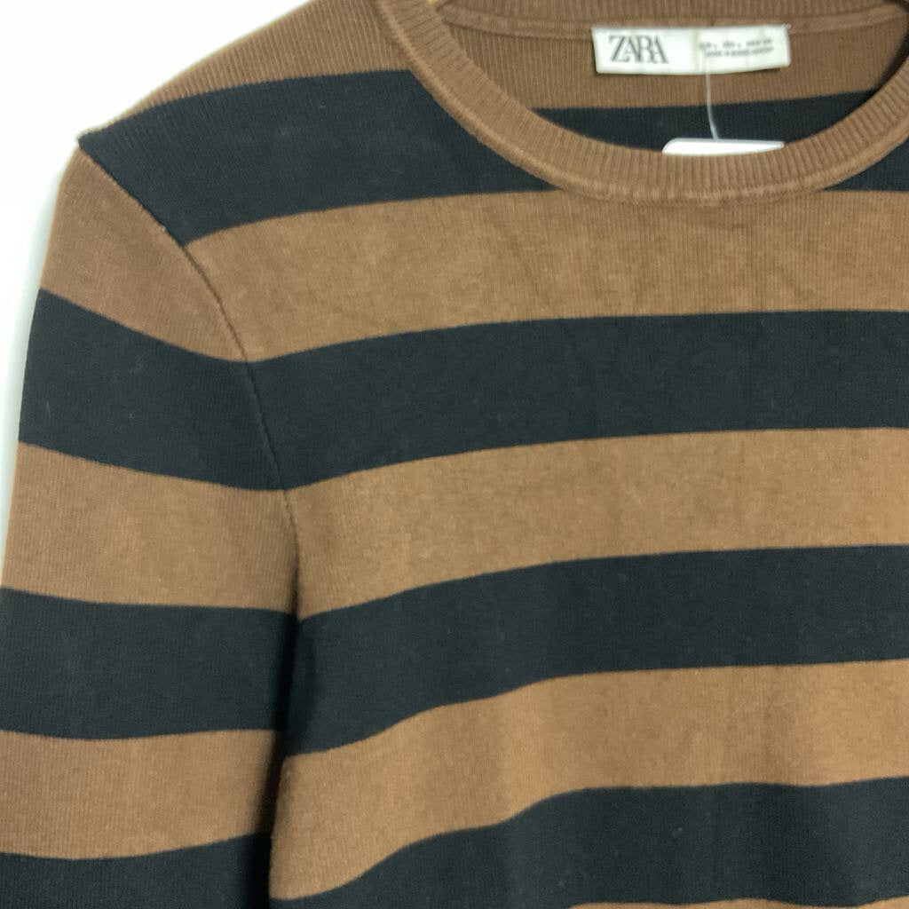 - L - Black brown stripe crewneck long sleeve