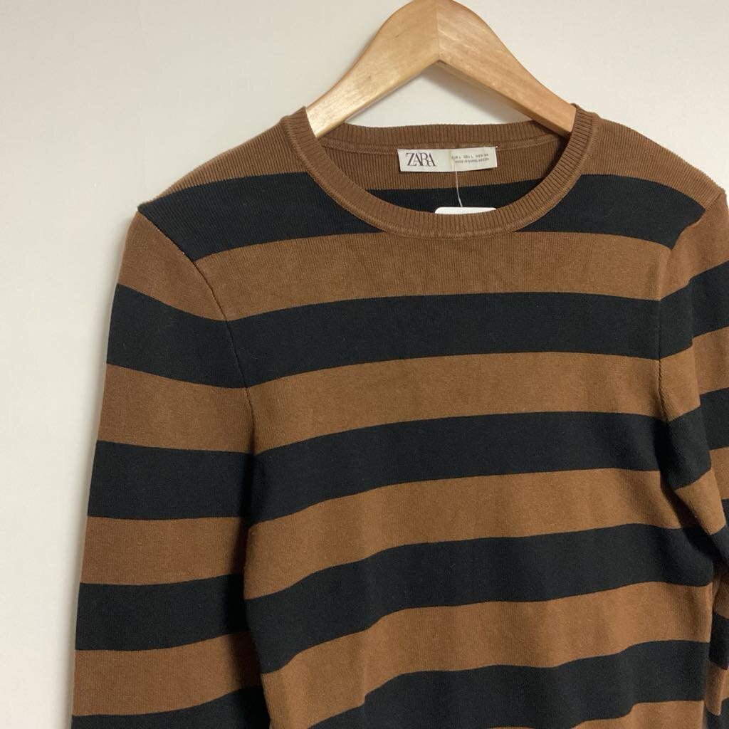 - L - Black brown stripe crewneck long sleeve