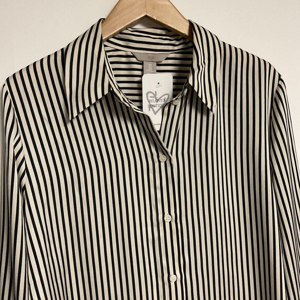 H&M - L- white black striped button front shirt