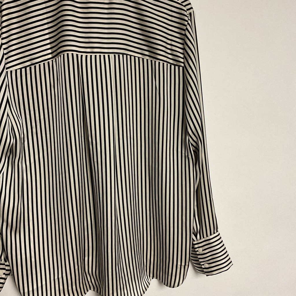 H&M - L- white black striped button front shirt