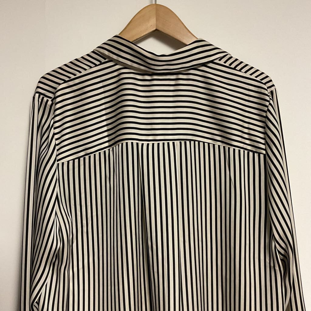 H&M - L- white black striped button front shirt