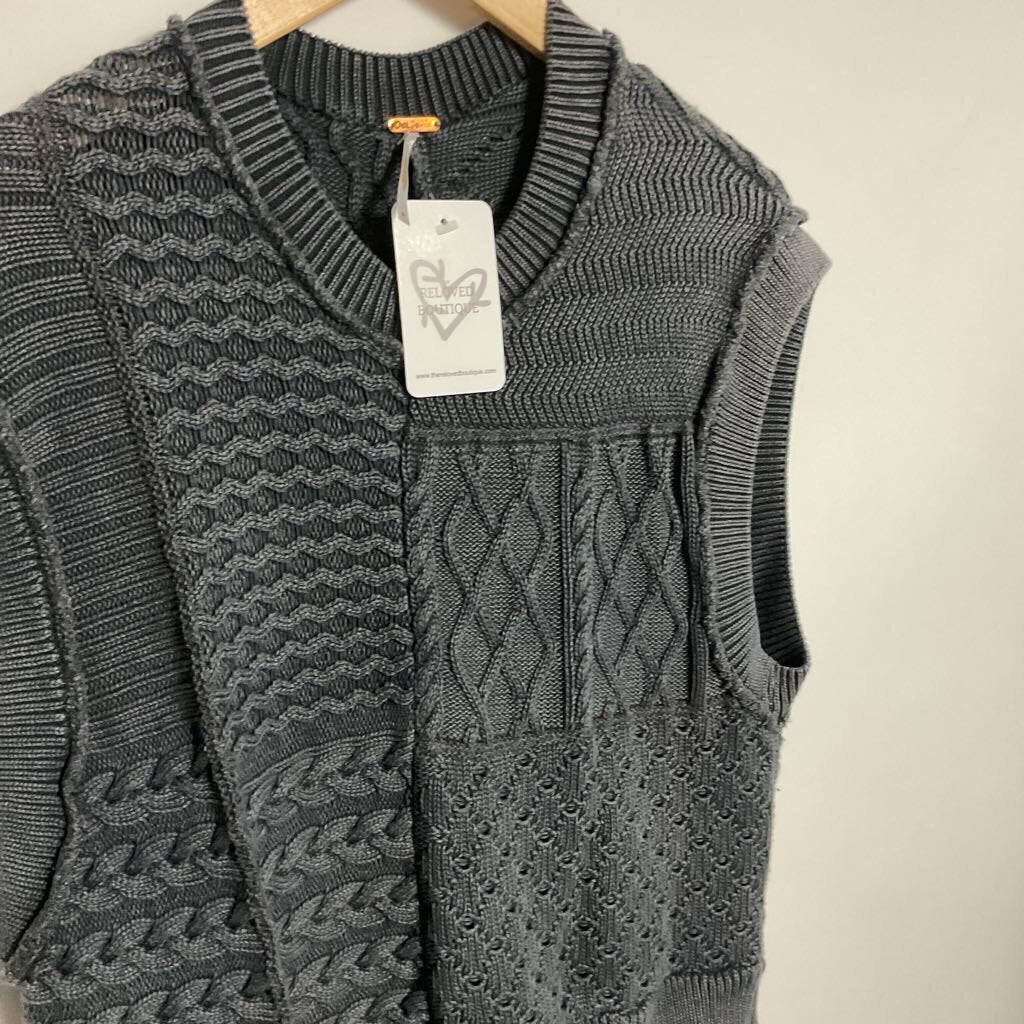 Free People - S - Grey cable knit vest