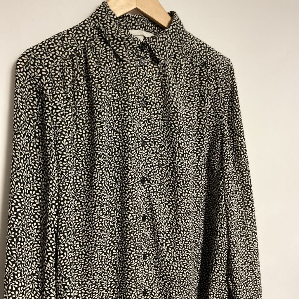 Sz 8 black white long sleeve button front