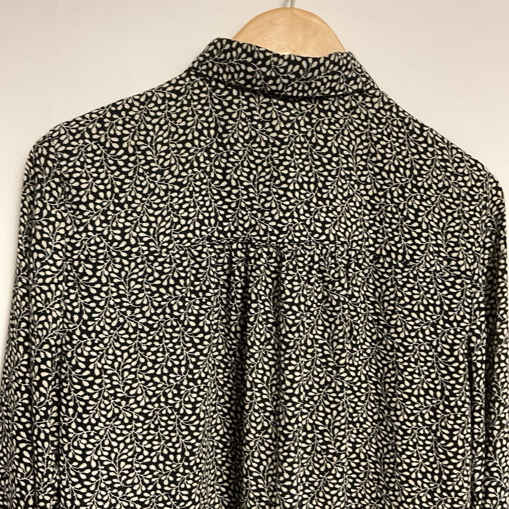 Sz 8 black white long sleeve button front