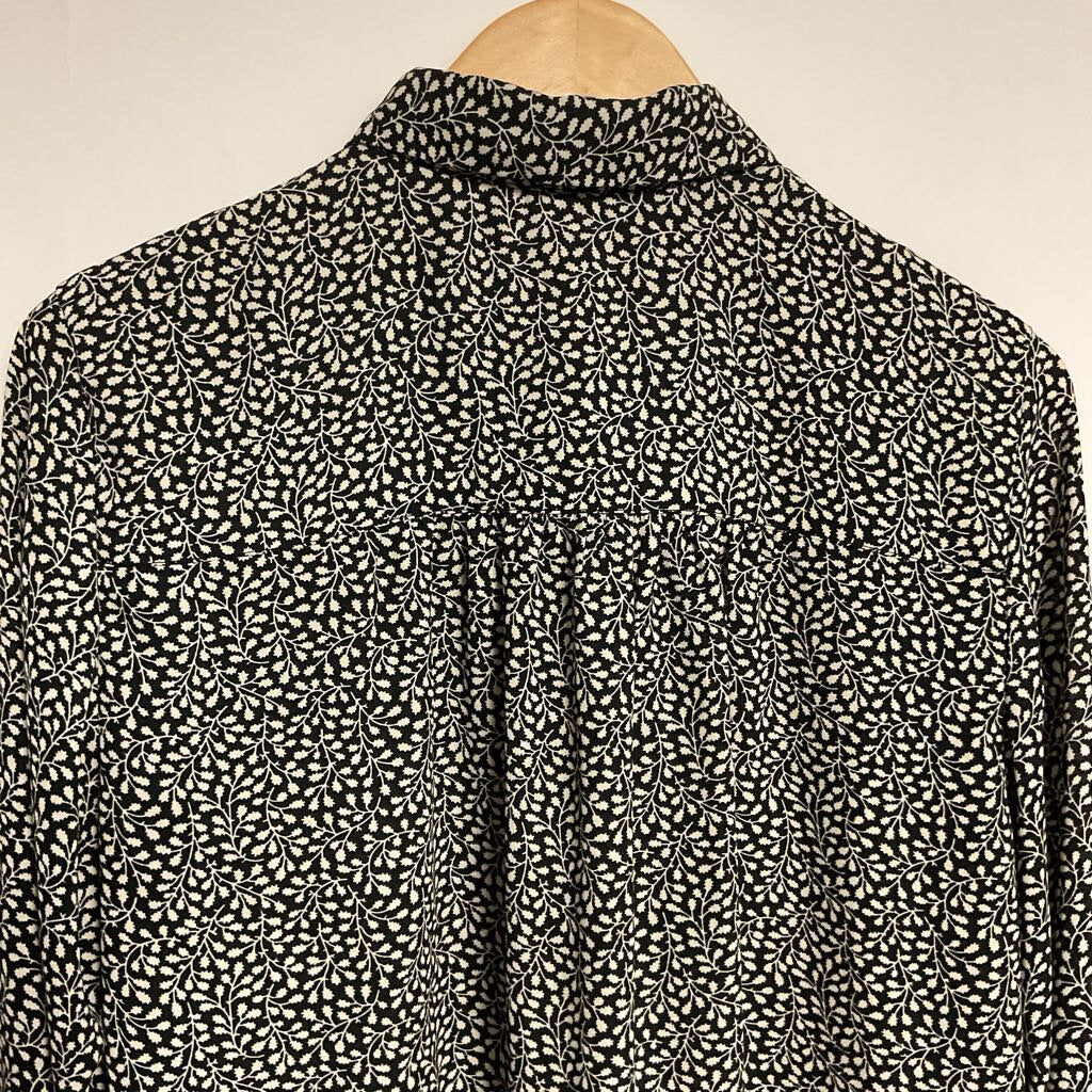 Sz 8 black white long sleeve button front