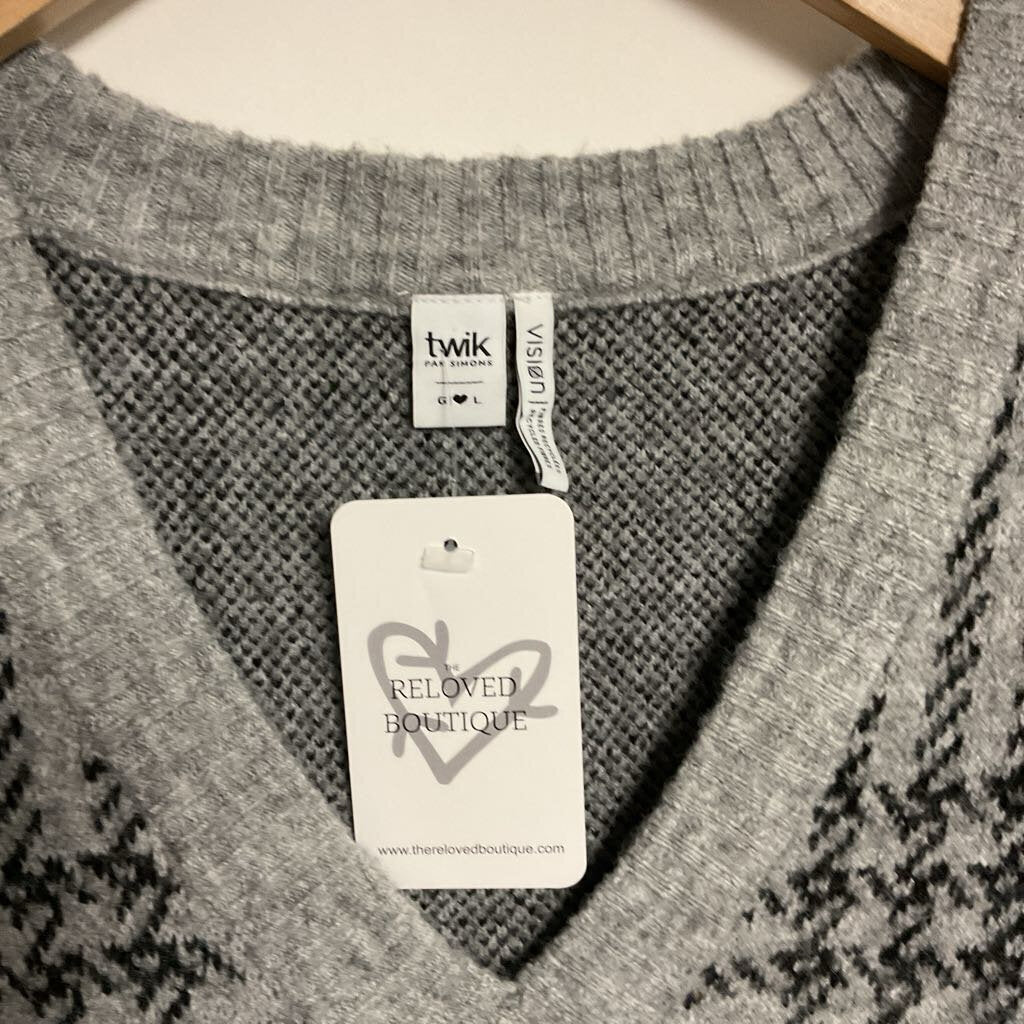 L- grey black knit vest