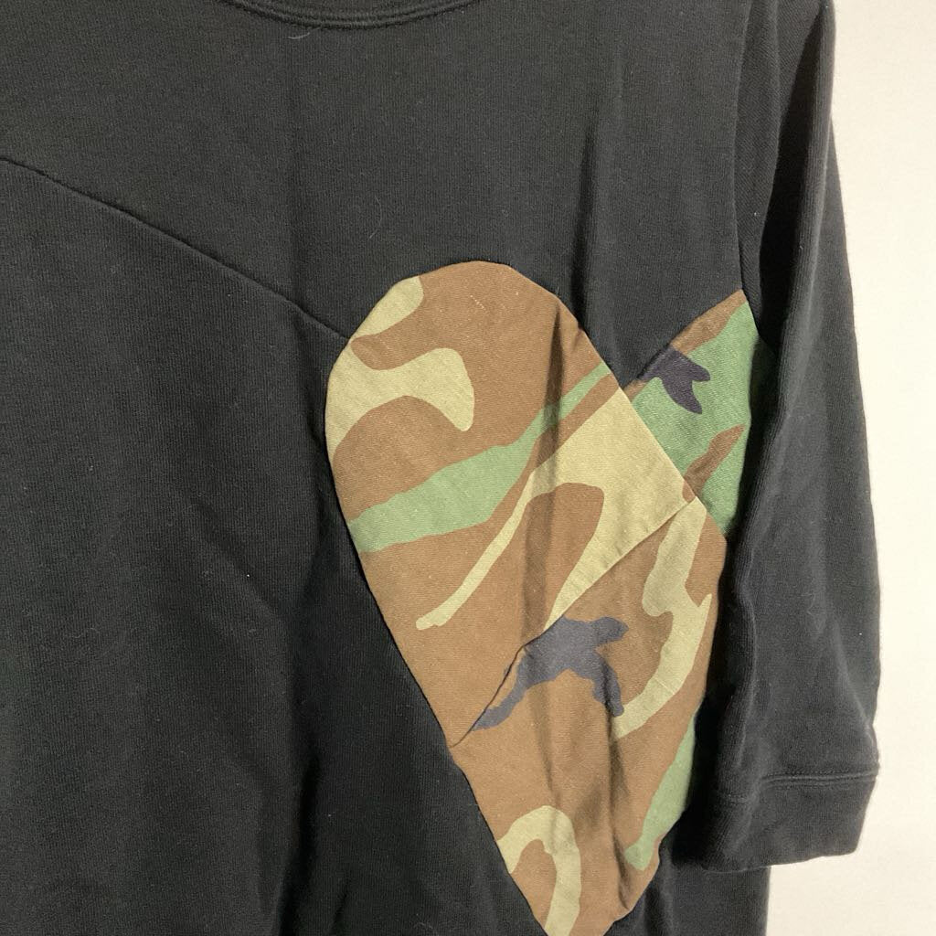 Preloved - M - Black camo heart sweatshirt
