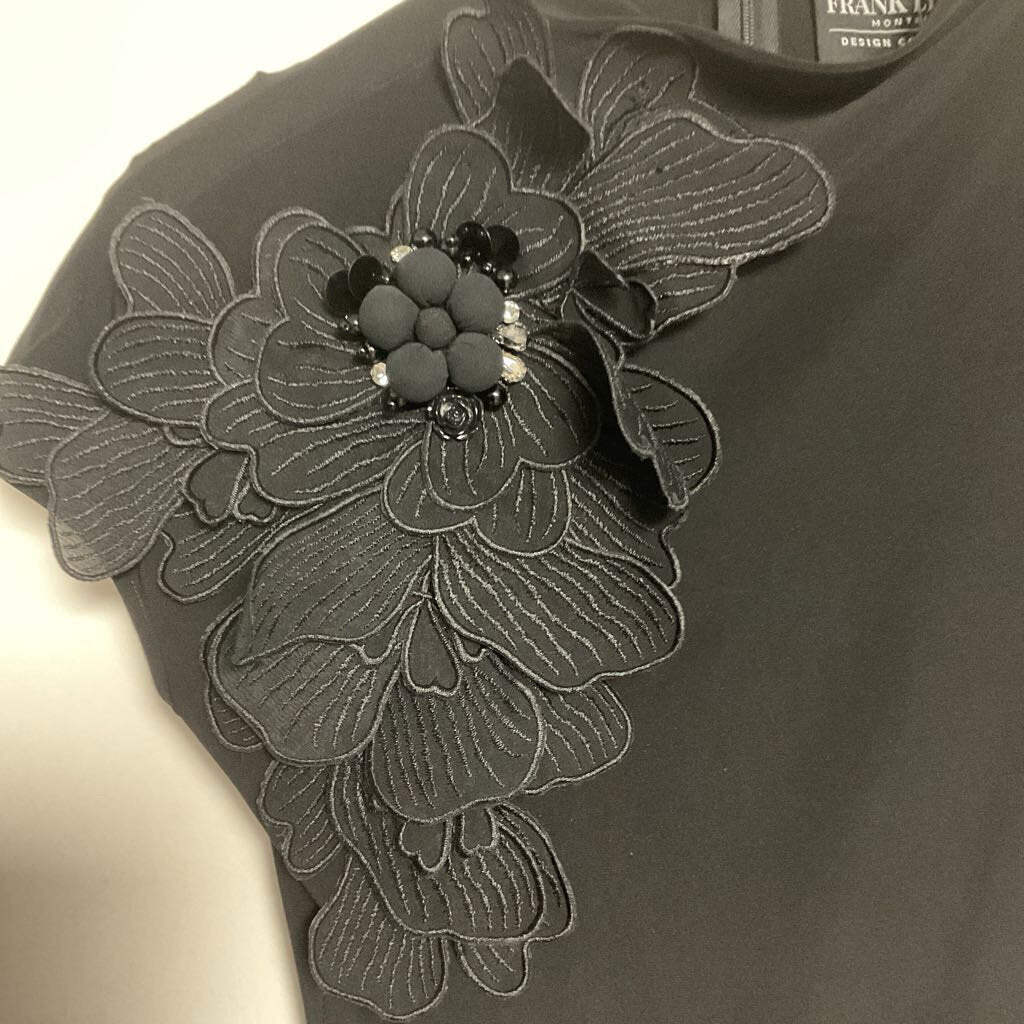 Sz 2 black sleeveless floral shoulder