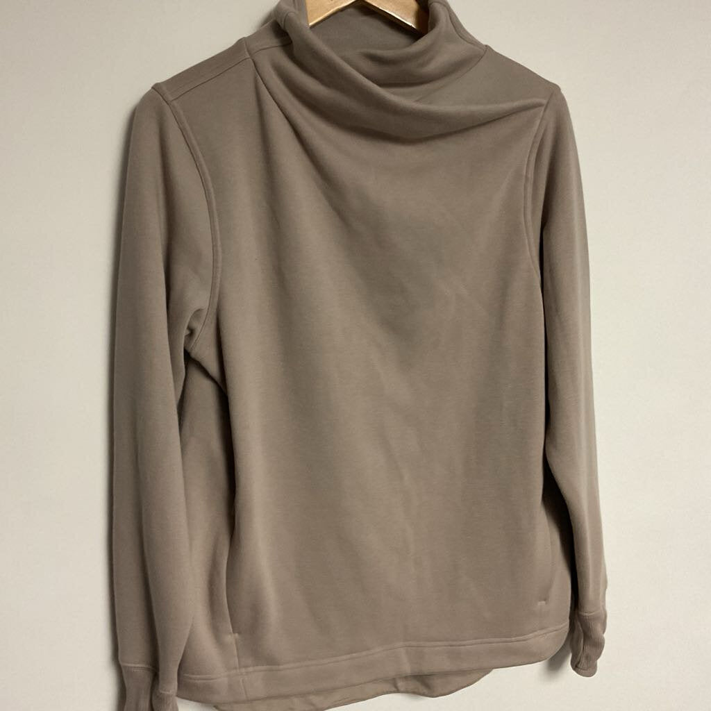 M - tan long sleeve sweatshirt