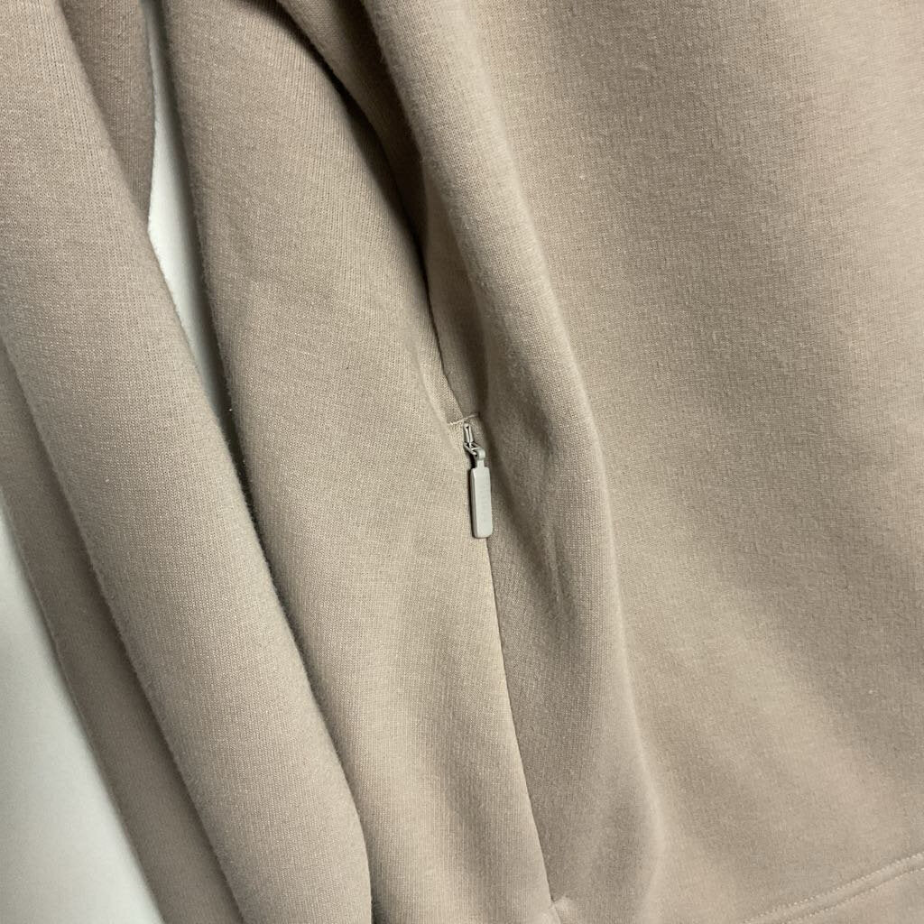 M - tan long sleeve sweatshirt