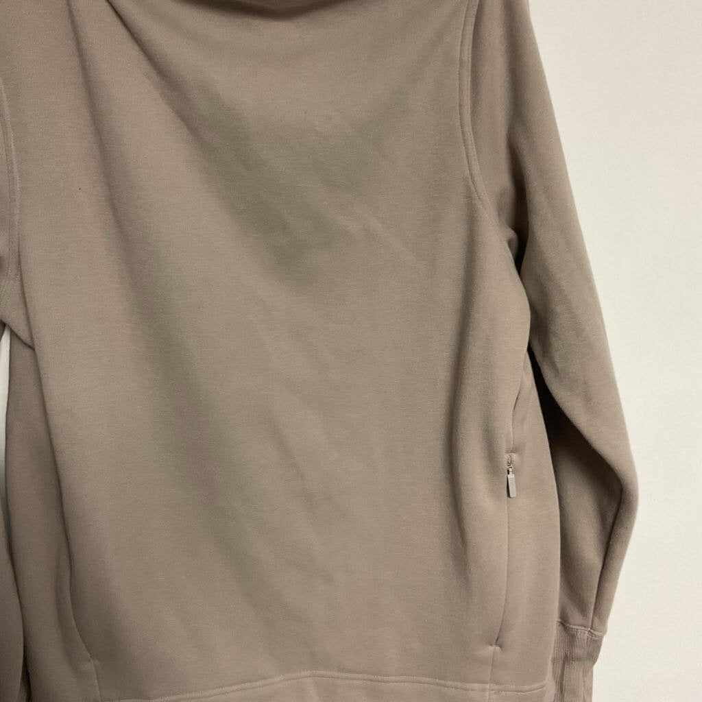 M - tan long sleeve sweatshirt