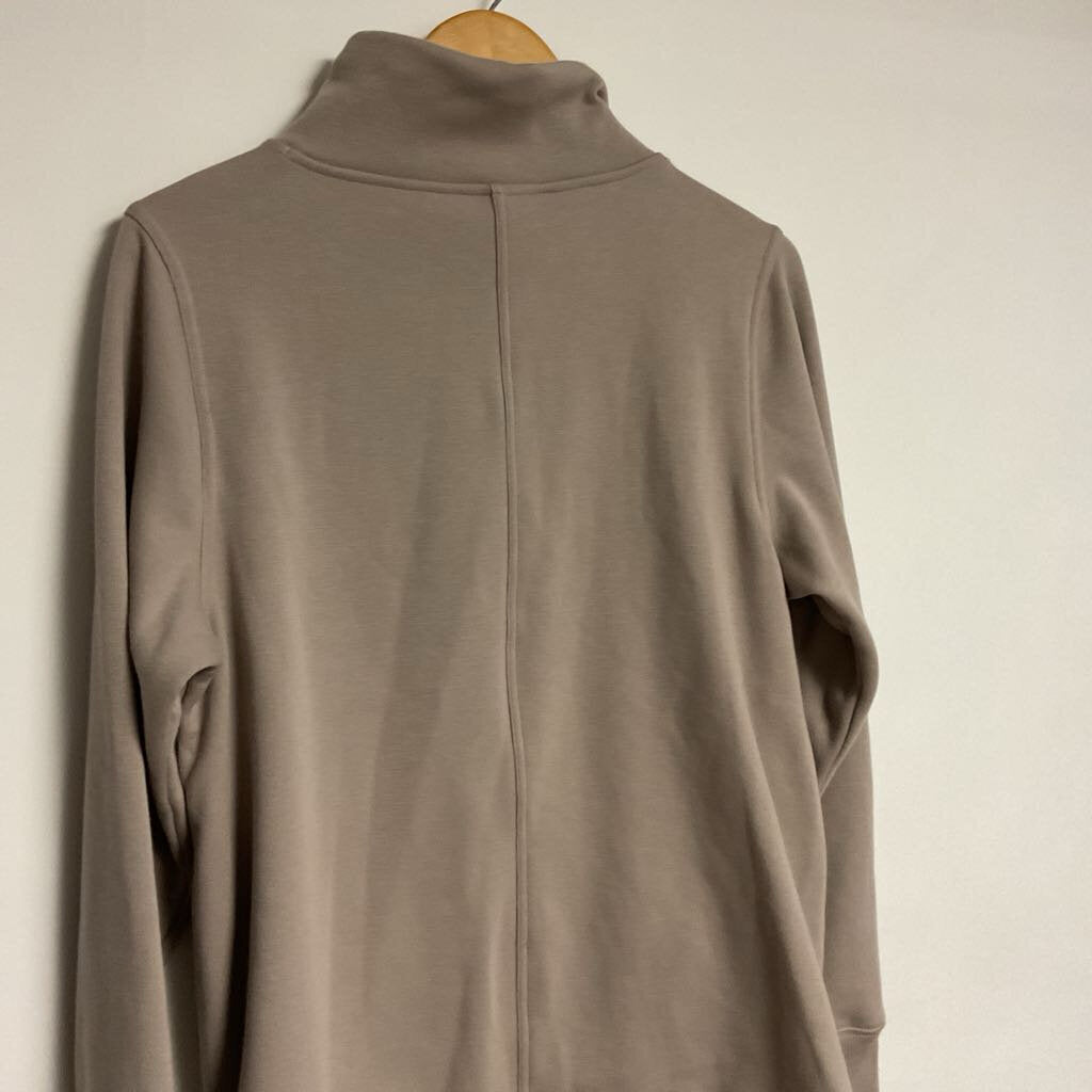 M - tan long sleeve sweatshirt