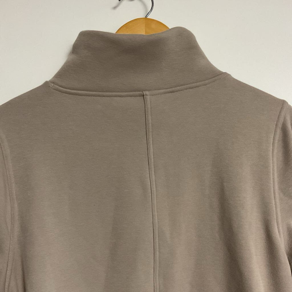 M - tan long sleeve sweatshirt