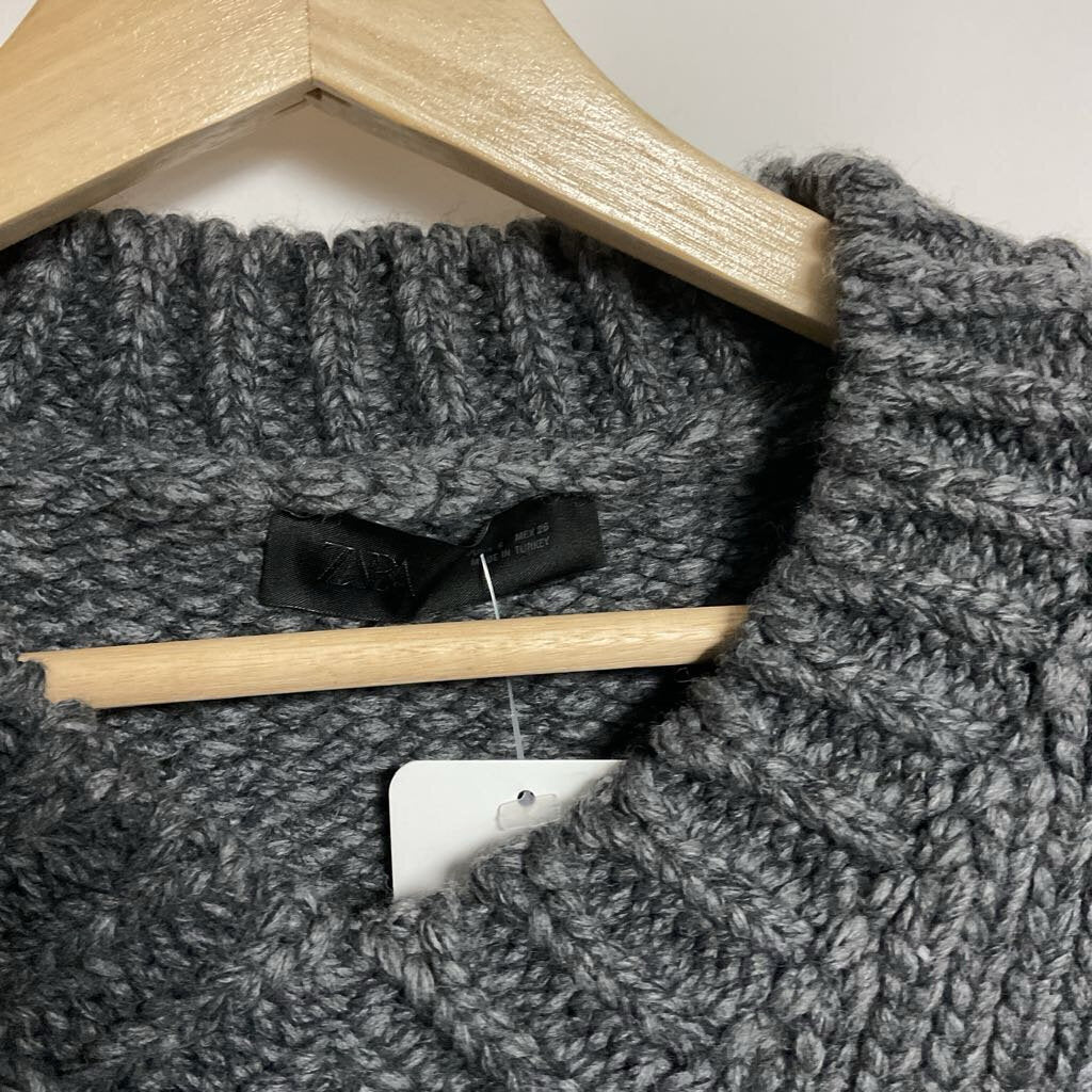 Zara - S - Grey knit short sleeve v-neck top