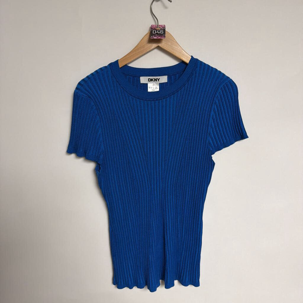 046 DKNY - L- blue knit ribbed short sleeve top