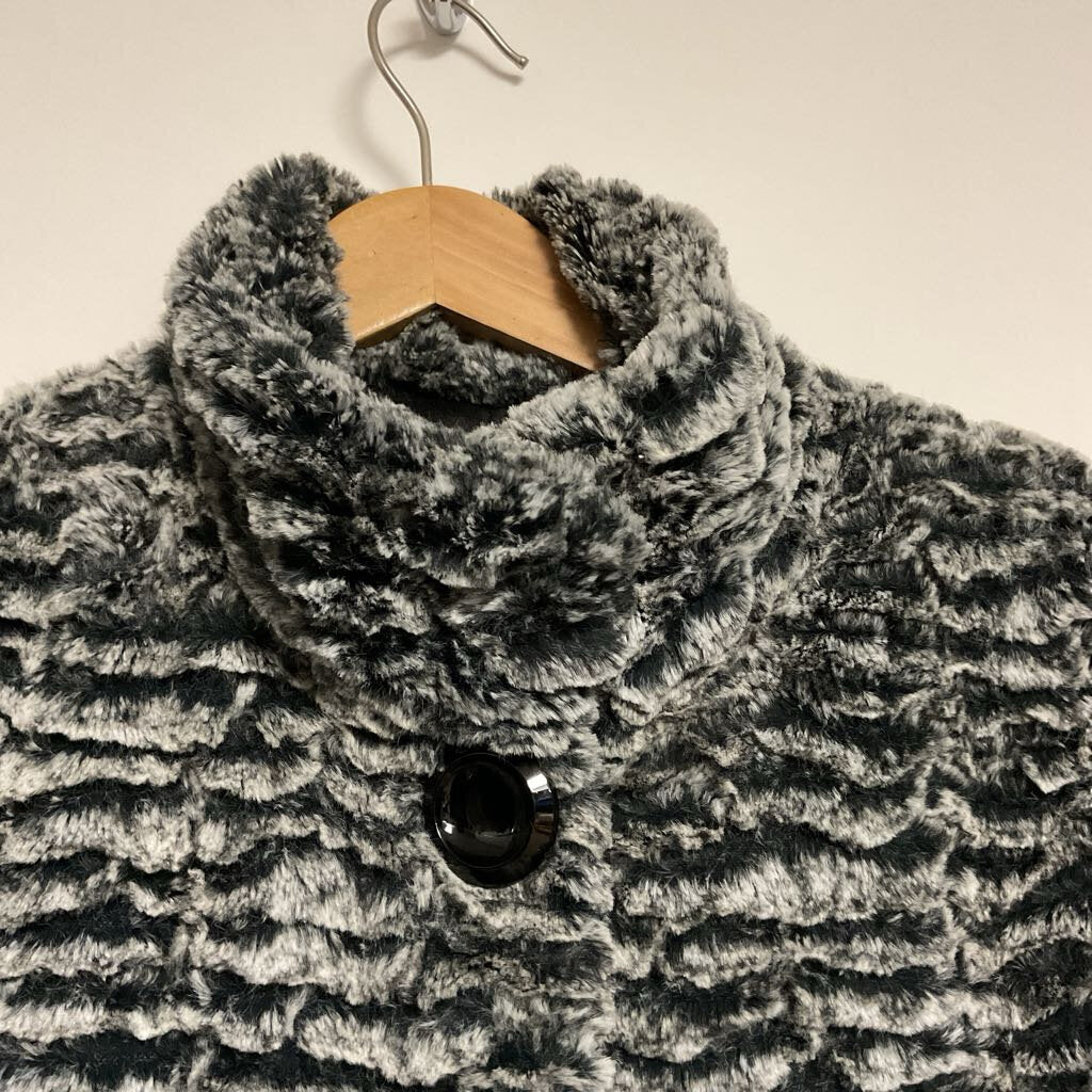 Novelti - S - Grey ripple texture faux fur with single button