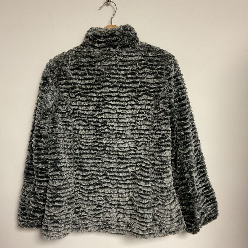 Novelti - S - Grey ripple texture faux fur with single button