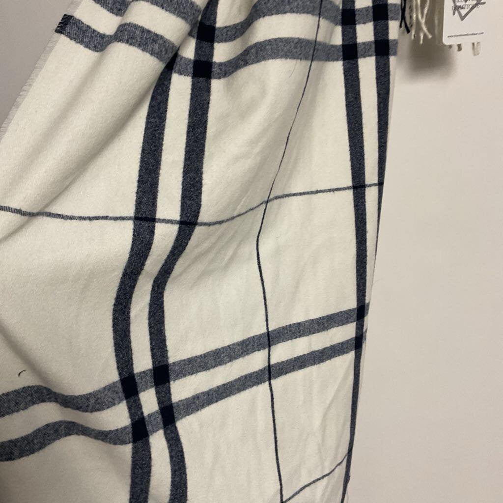 GAP - white navy fringed scarf