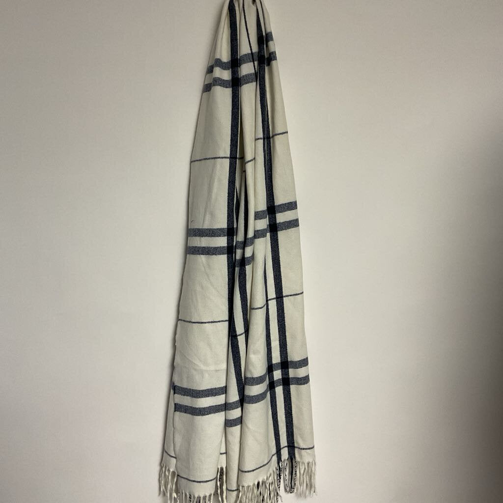 GAP - white navy fringed scarf