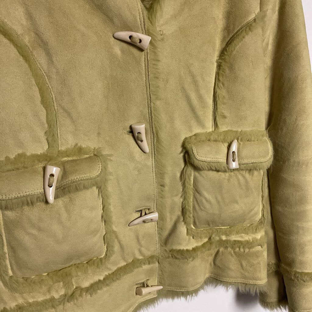 Colour Eighteen - L - Green faux suede jacket with faux fur trim and plastic antler buttons