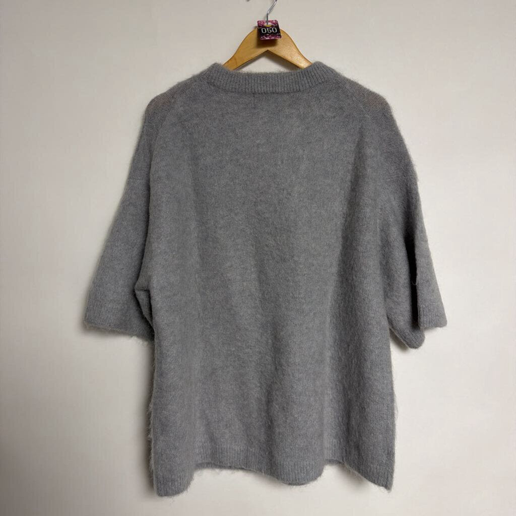 050 H&M - L - grey 32% mohair short sleeve