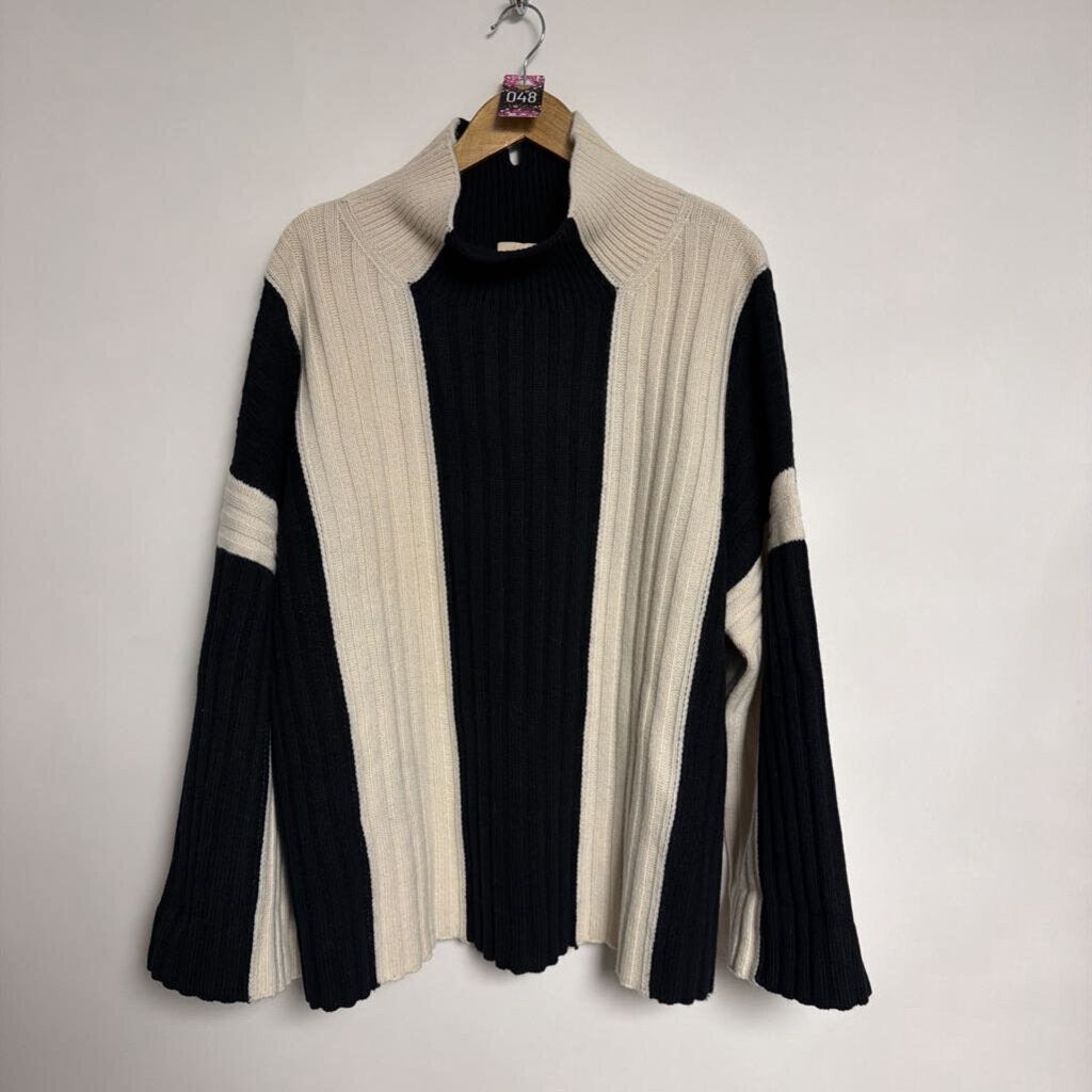 048 H&M - L- wool black white knit sweater