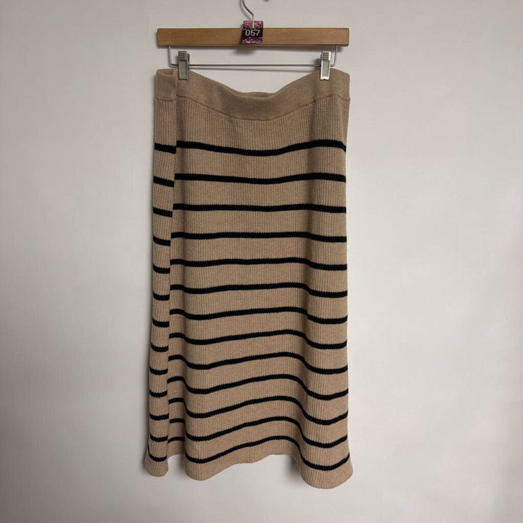 057 Reitmans - XL NWT- beige black knit skirt