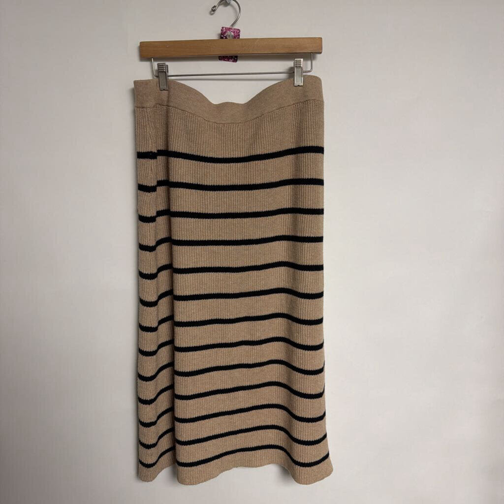 057 Reitmans - XL NWT- beige black knit skirt