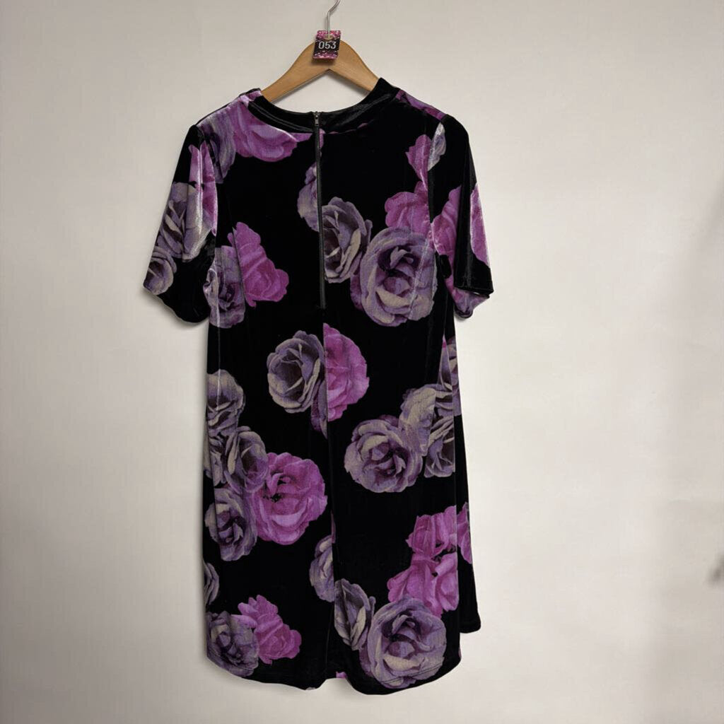 053 Gabby Skye - Size 16 - short sleeve black and purple flower velour dress