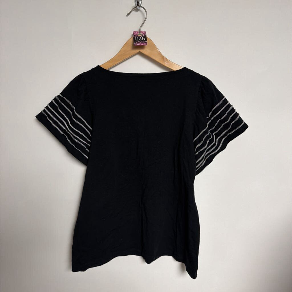 035 Jones New York - M- black white sleeve trim short sleeve