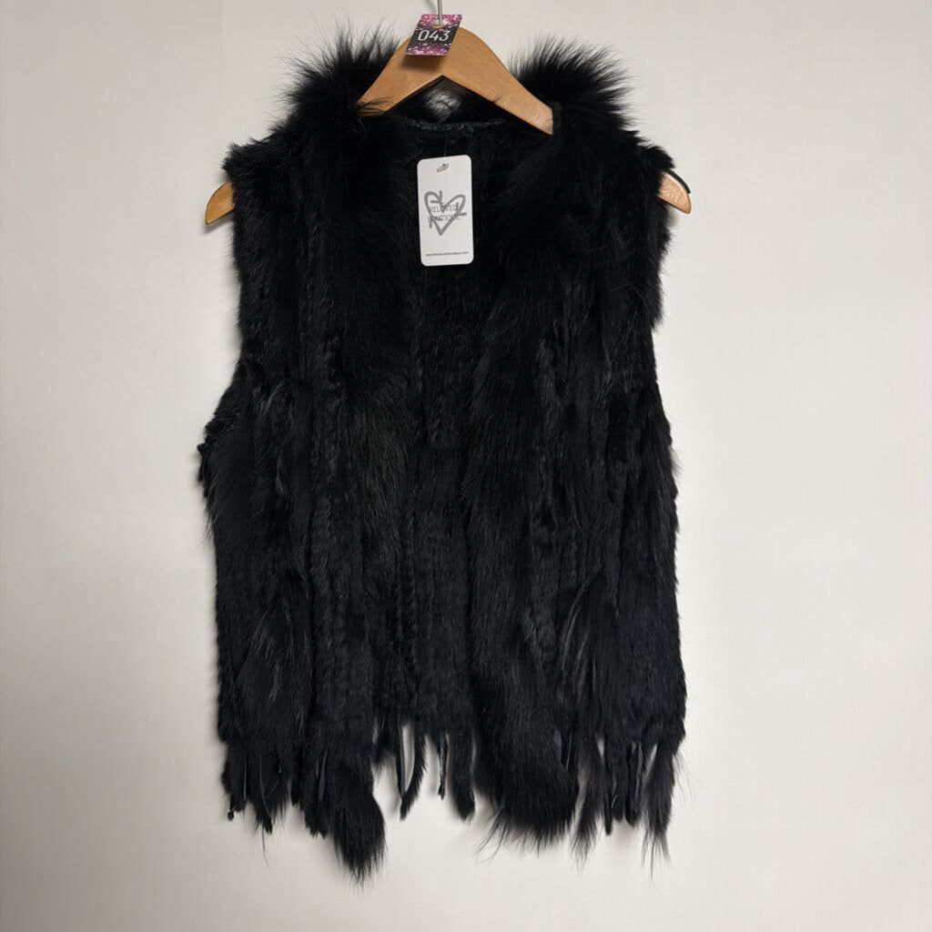043 no brand - L/XL - 60% rabbit, 30% Marmot, 10% fox black vest