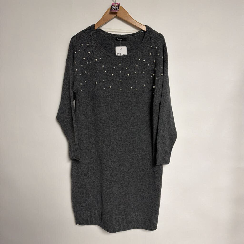 064 Reitmans - XXL - grey knit sweater dress with pearls